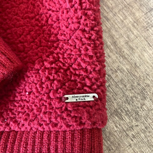 Abercrombie and Fitch women’s XS soft Sherpa crewneck - Picture 2 of 5